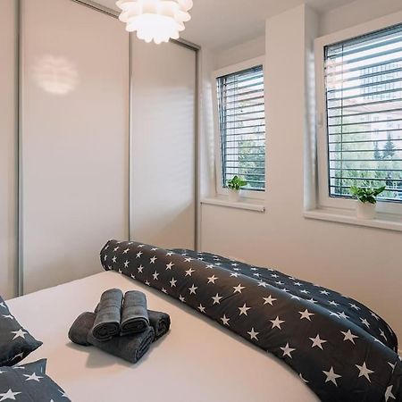 Stylish Apartment Retreat Братислава Екстериор снимка